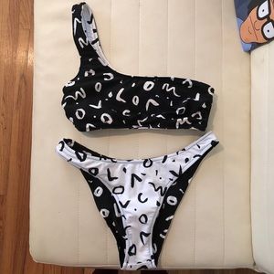 NWOT Reversible Volcom bikini set